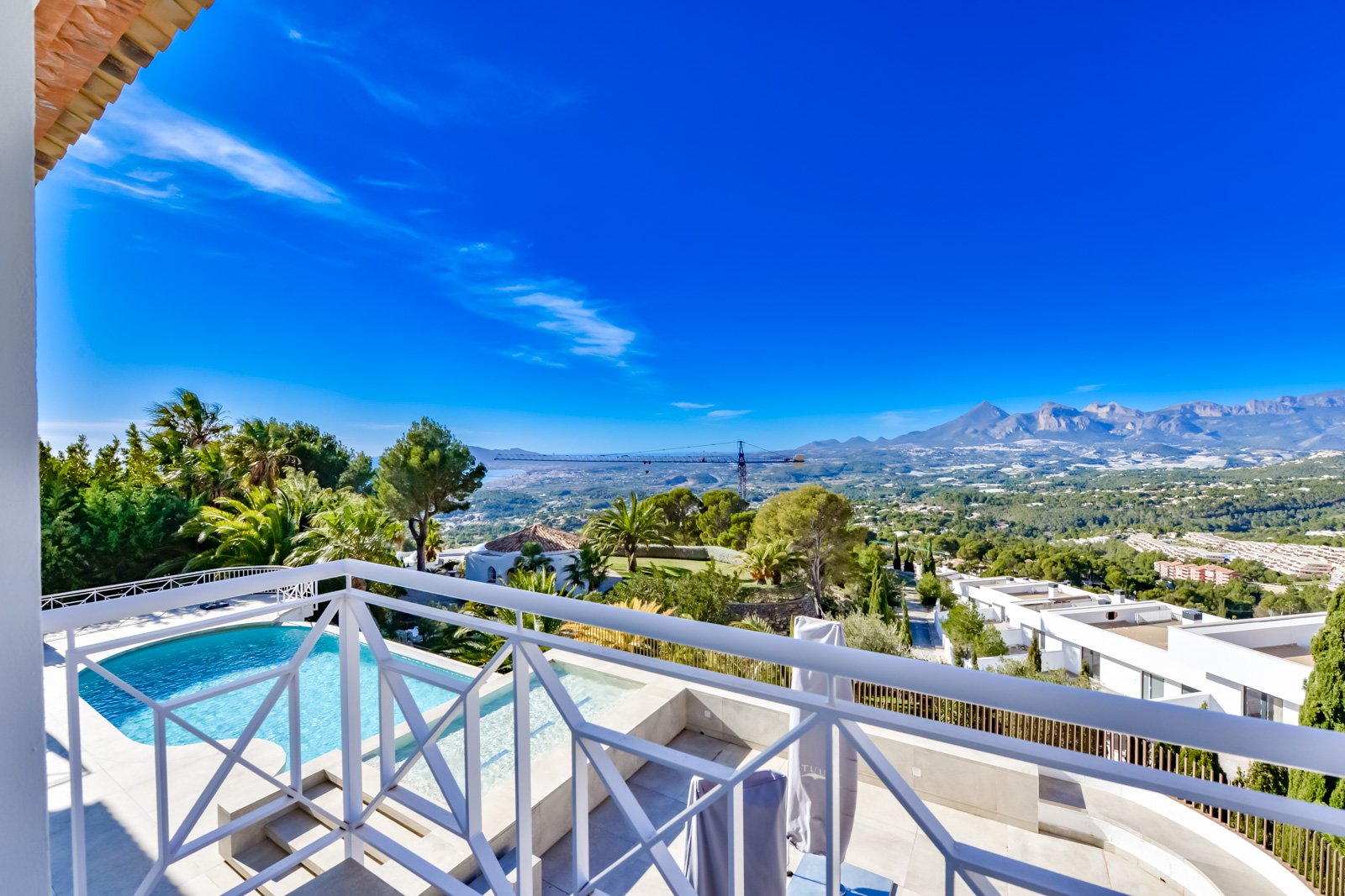 4495ALT Luxuriöse Villa mit Meerblick und geräumigem Gästehaus zum Verkauf in Sierra de Altea4495ALT Luxueuze villa met zeezicht en ruim gastenverblij