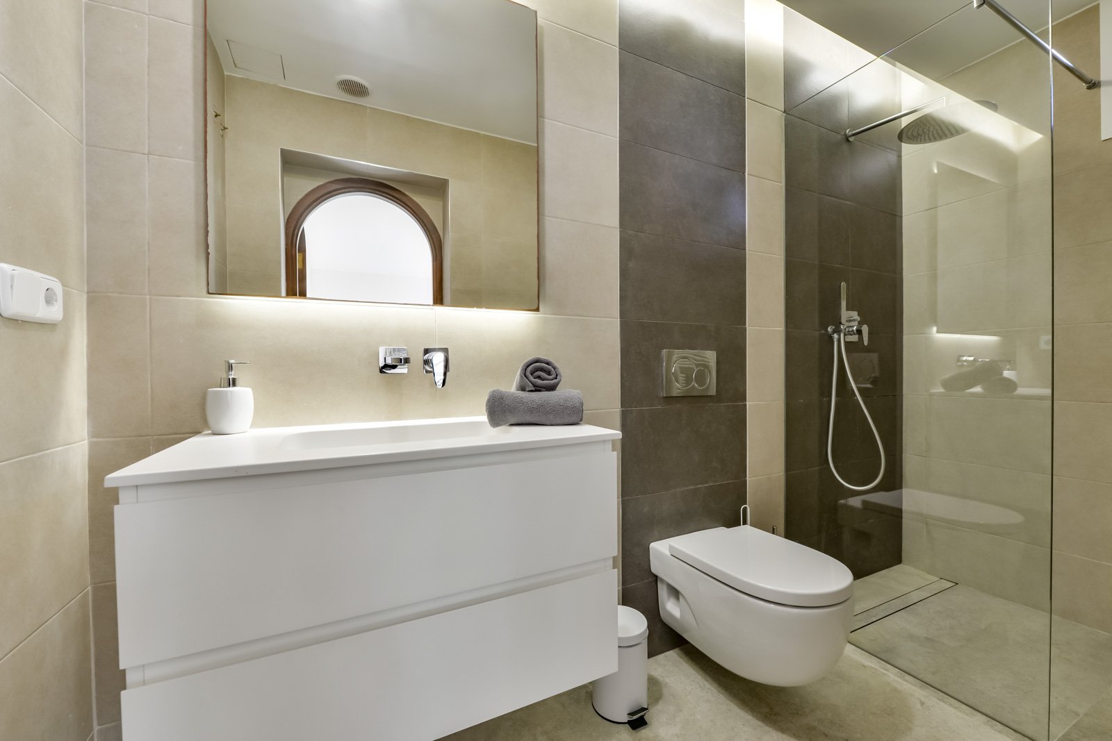 4495ALT Luxuriöse Villa mit Meerblick und geräumigem Gästehaus zum Verkauf in Sierra de Altea4495ALT Luxueuze villa met zeezicht en ruim gastenverblij