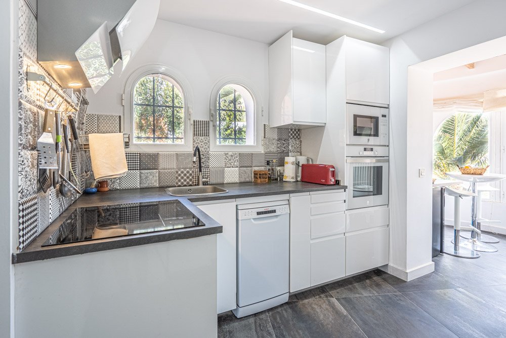 4223CAL Renovierte Villa mit Meerblick und gutem Mietpotenzial zum Verkauf nahe dem Zentrum von Calpe