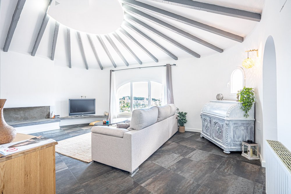 4223CAL Renovierte Villa mit Meerblick und gutem Mietpotenzial zum Verkauf nahe dem Zentrum von Calpe