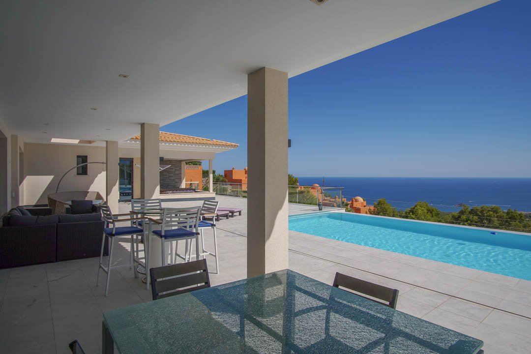 C3XY7000ALT Geräumige Villa zum Verkauf mit Meerblick in Altea