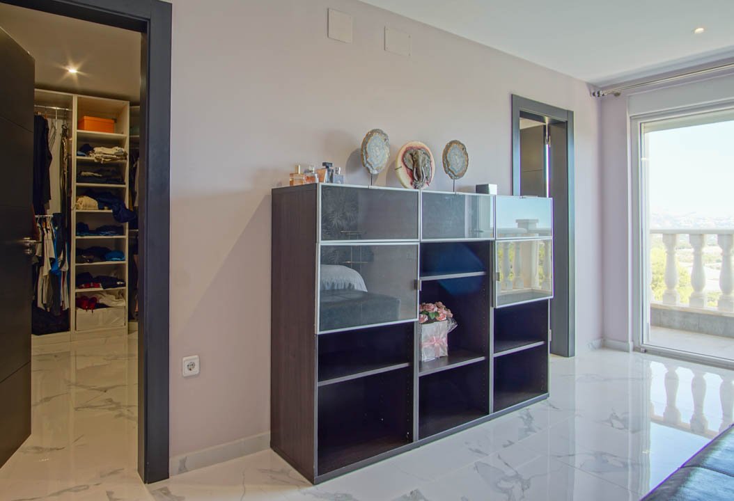 7058NUC Wunderschönes, großes, renoviertes mediterranes Landhaus in La Nucia zu verkaufen