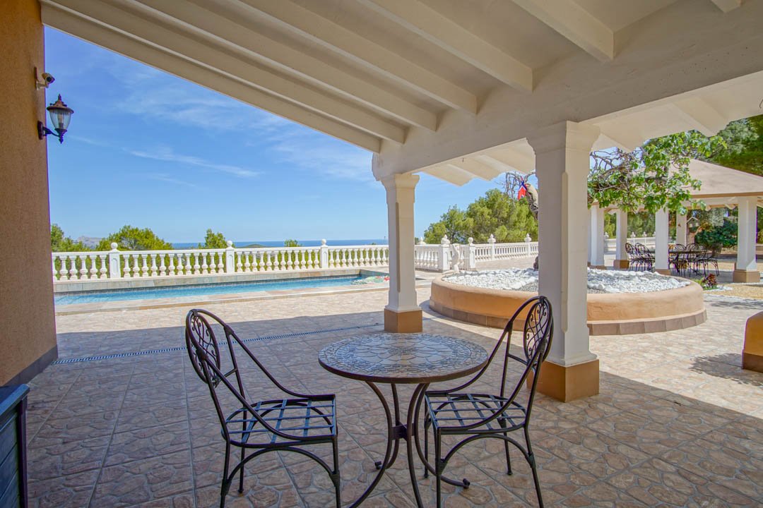 7058NUC Wunderschönes, großes, renoviertes mediterranes Landhaus in La Nucia zu verkaufen