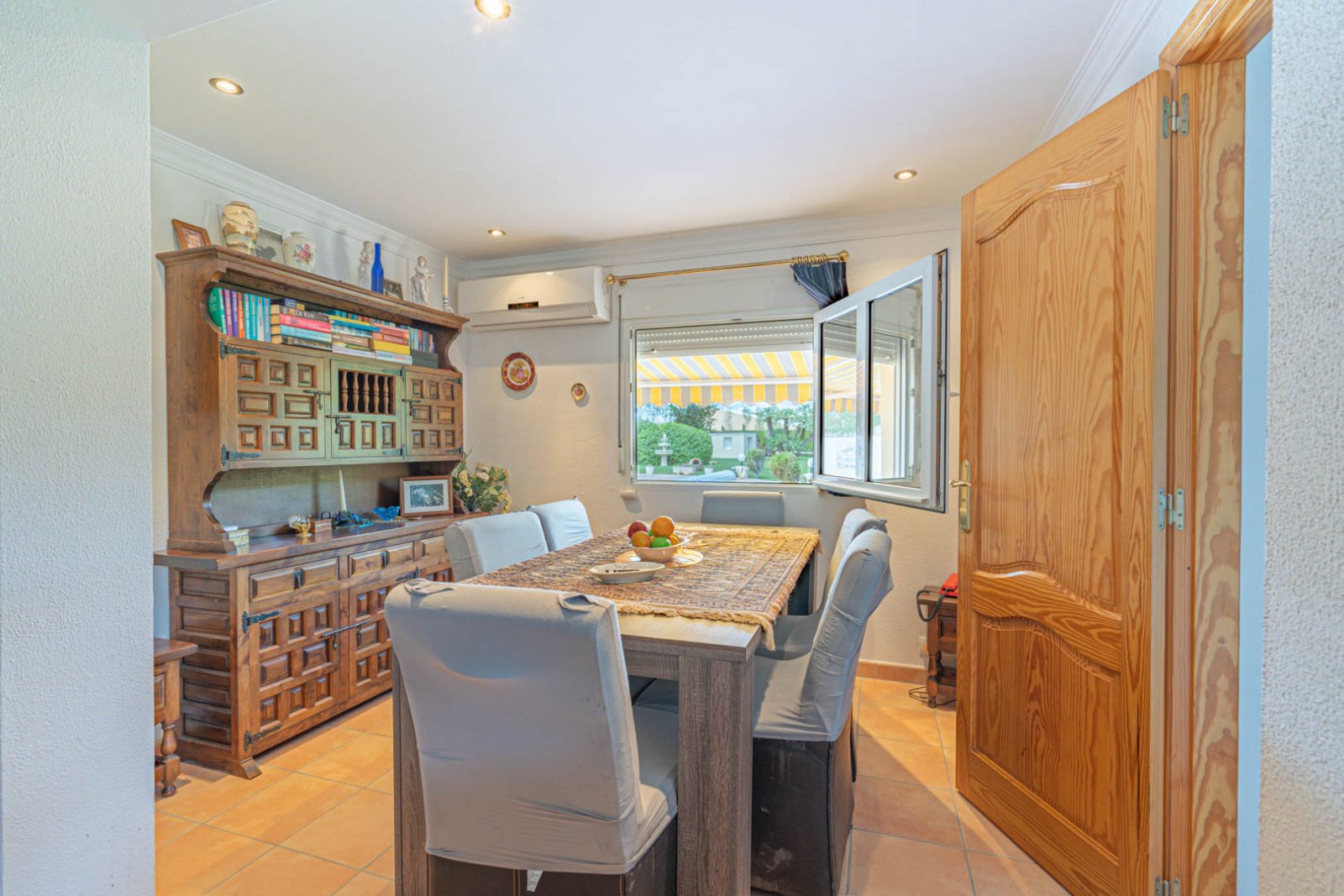 4397ELS Villa auf großem Grundstück mit geräumigem Gästehaus in Els Poblets zu verkaufen