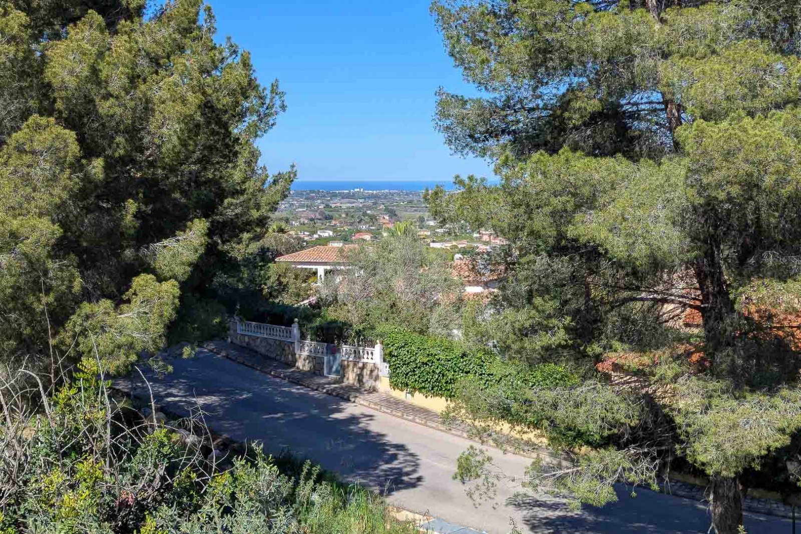 8185PED Komplex im Bau befindlicher unabhängiger Villen mit privatem Pool und teilweisem Meerblick zum Verkauf in Pedreguer.