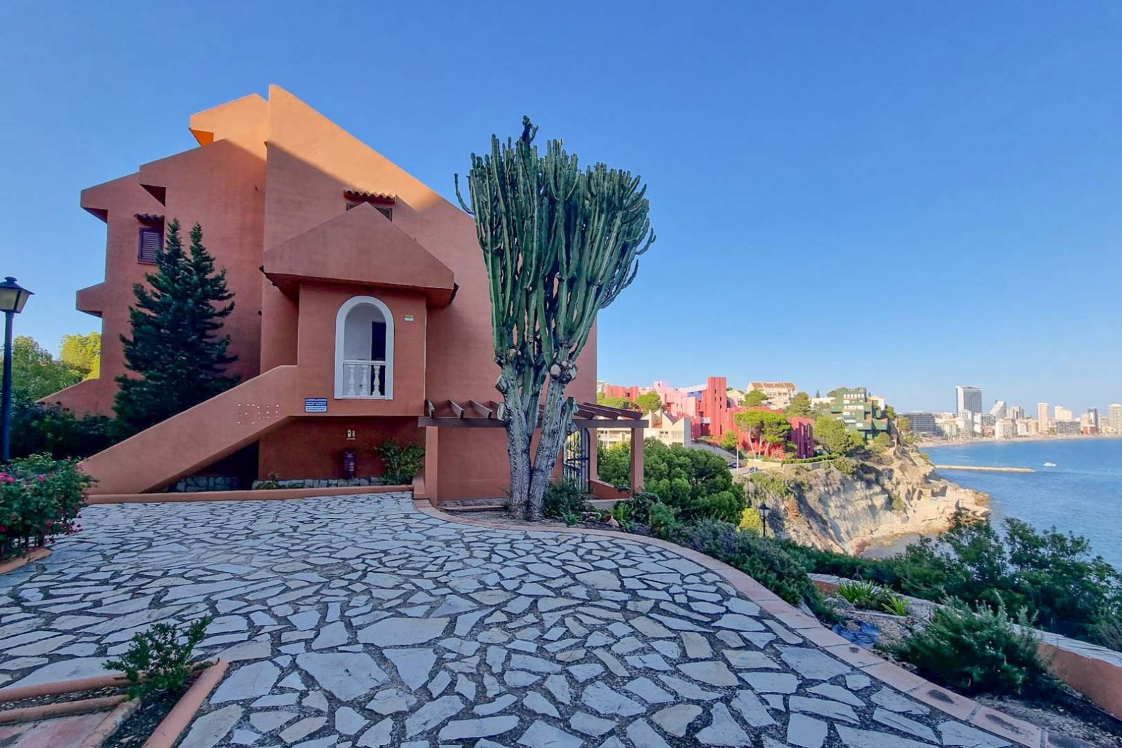 C3XY8206CAL Doppelhaushälfte mit direktem Meerblick zum Verkauf in Calpe.