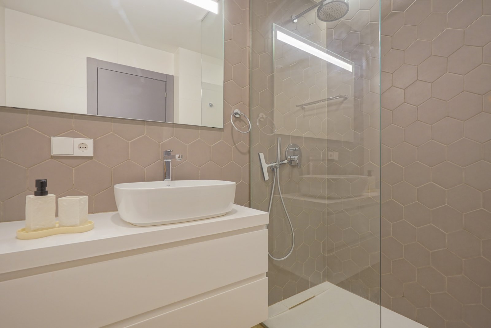 C3XY4476BELL Moderne Wohnung mit zwei Schlafzimmern zu verkaufen in Cumbre del Sol