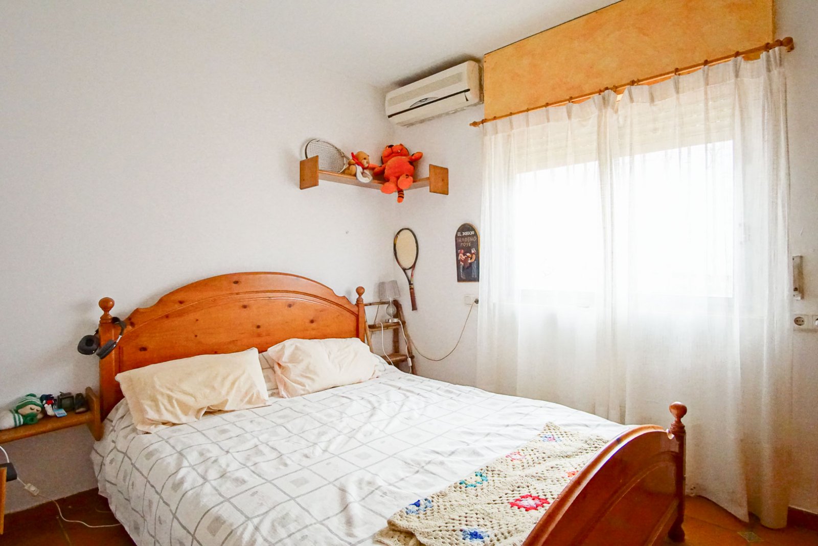 8234DEN Rustikale Villa mit unabhängigen Wohnungen zum Verkauf in Denia, mit Blick auf das Meer, die Berge und die Burg.