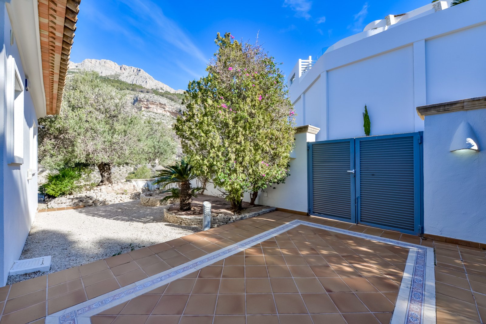 4495ALT Luxuriöse Villa mit Meerblick und geräumigem Gästehaus zum Verkauf in Sierra de Altea4495ALT Luxueuze villa met zeezicht en ruim gastenverblij