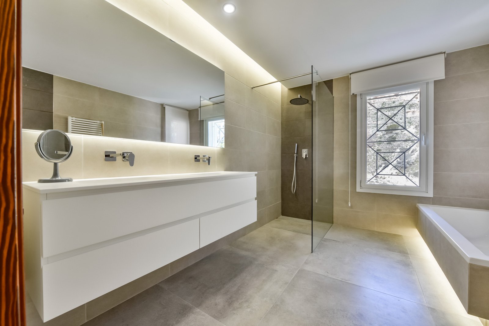 4495ALT Luxuriöse Villa mit Meerblick und geräumigem Gästehaus zum Verkauf in Sierra de Altea4495ALT Luxueuze villa met zeezicht en ruim gastenverblij