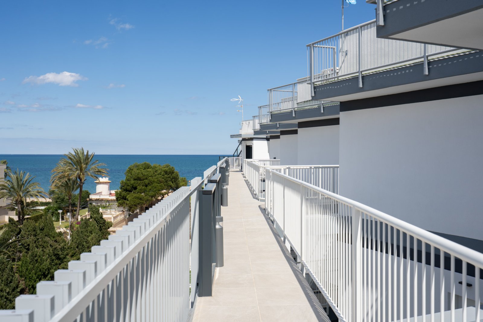 4502DEN Fantastisches modernes Penthouse direkt am Strand zu verkaufen in Denia