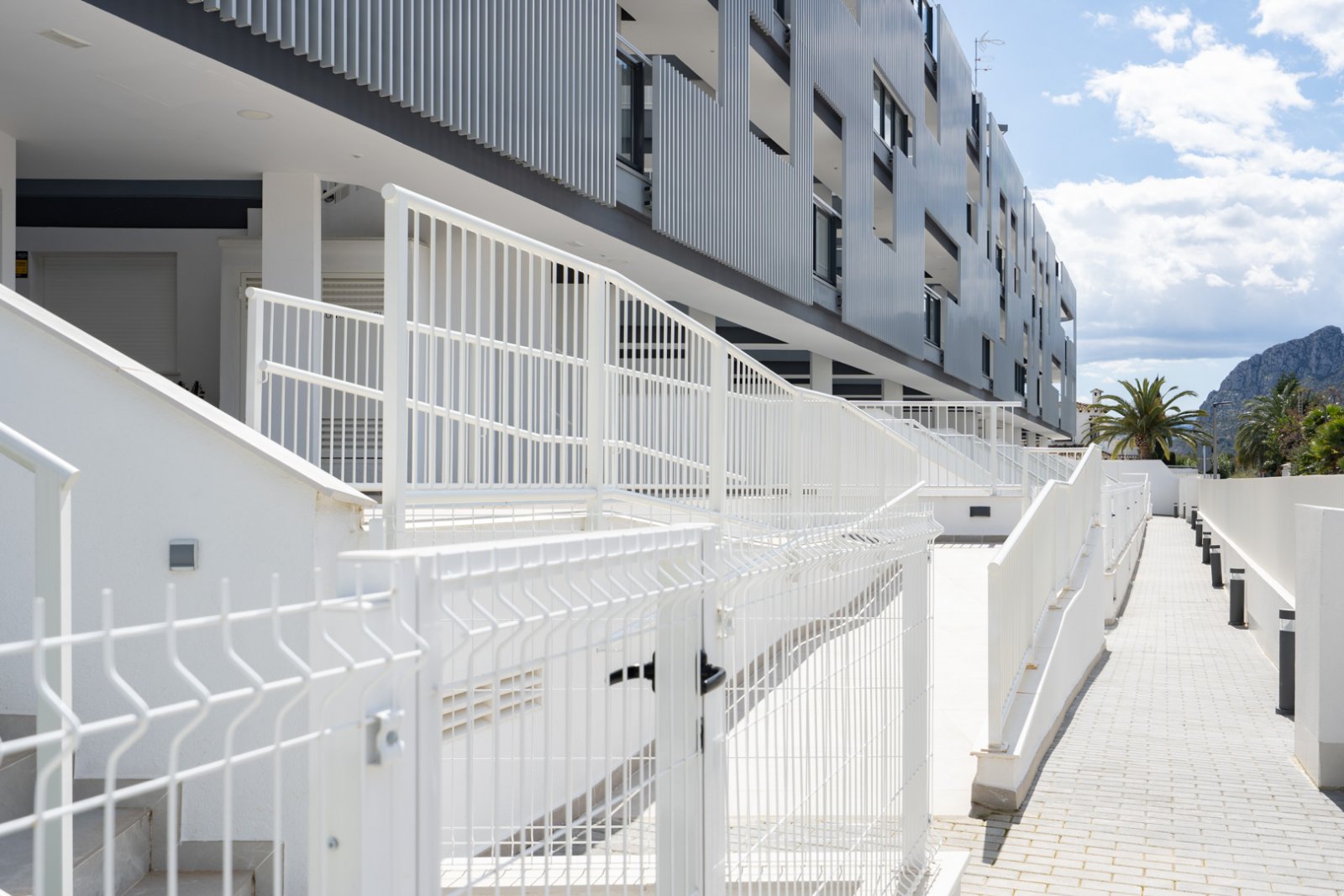4502DEN Fantastisches modernes Penthouse direkt am Strand zu verkaufen in Denia