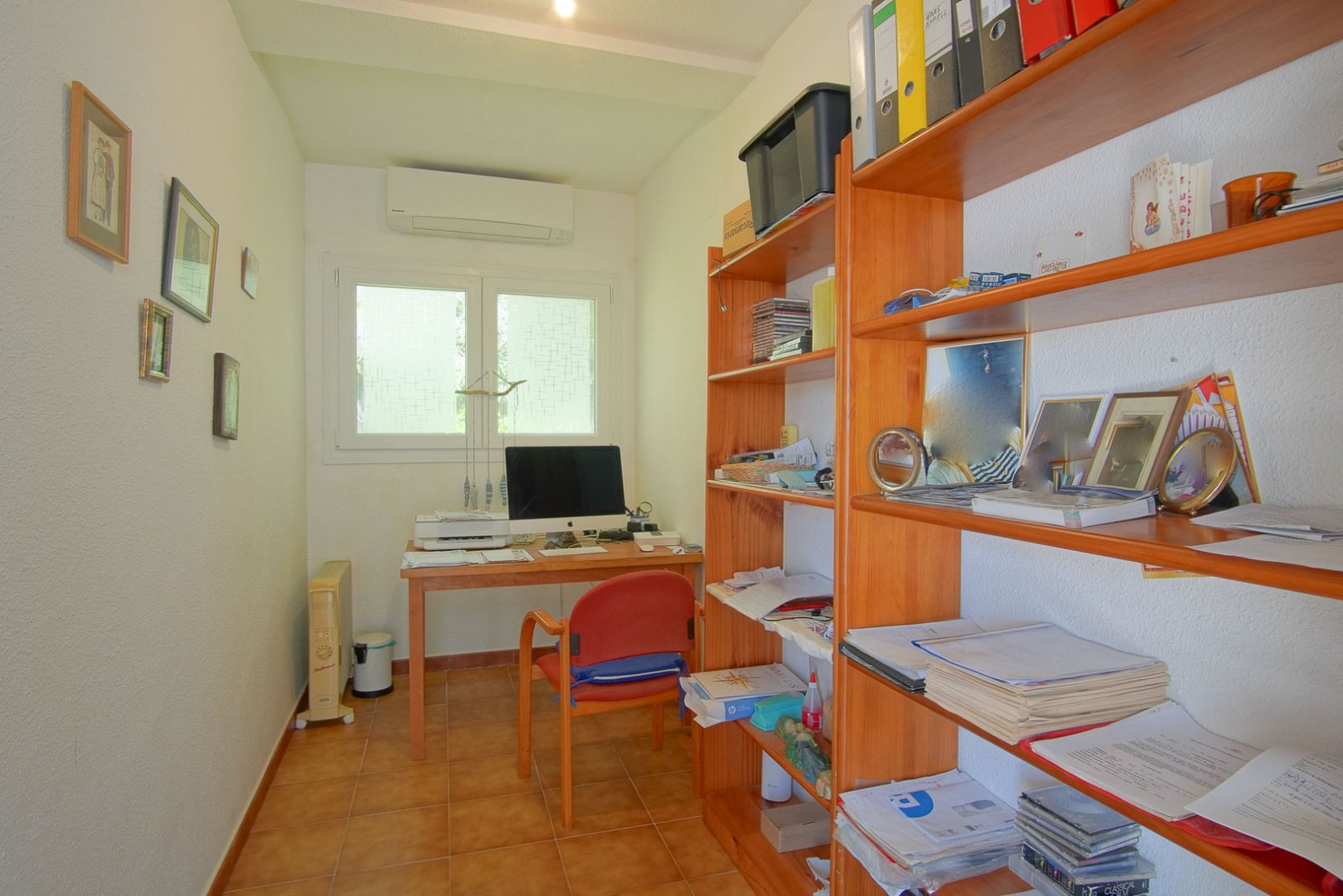 8256ALT Mediterrane Villa mit Teilblick auf das Meer und die Berge zum Verkauf in Altea.