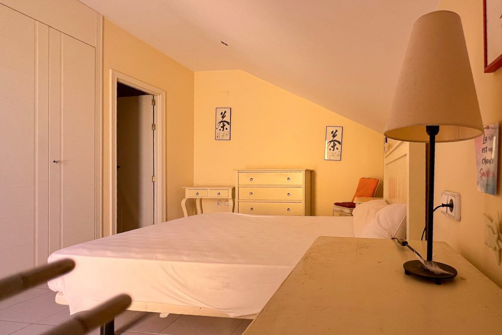 8269DEN Duplex-Penthouse mit Terrasse und teilweisem Meerblick zu verkaufen in Las Marina, Denia.