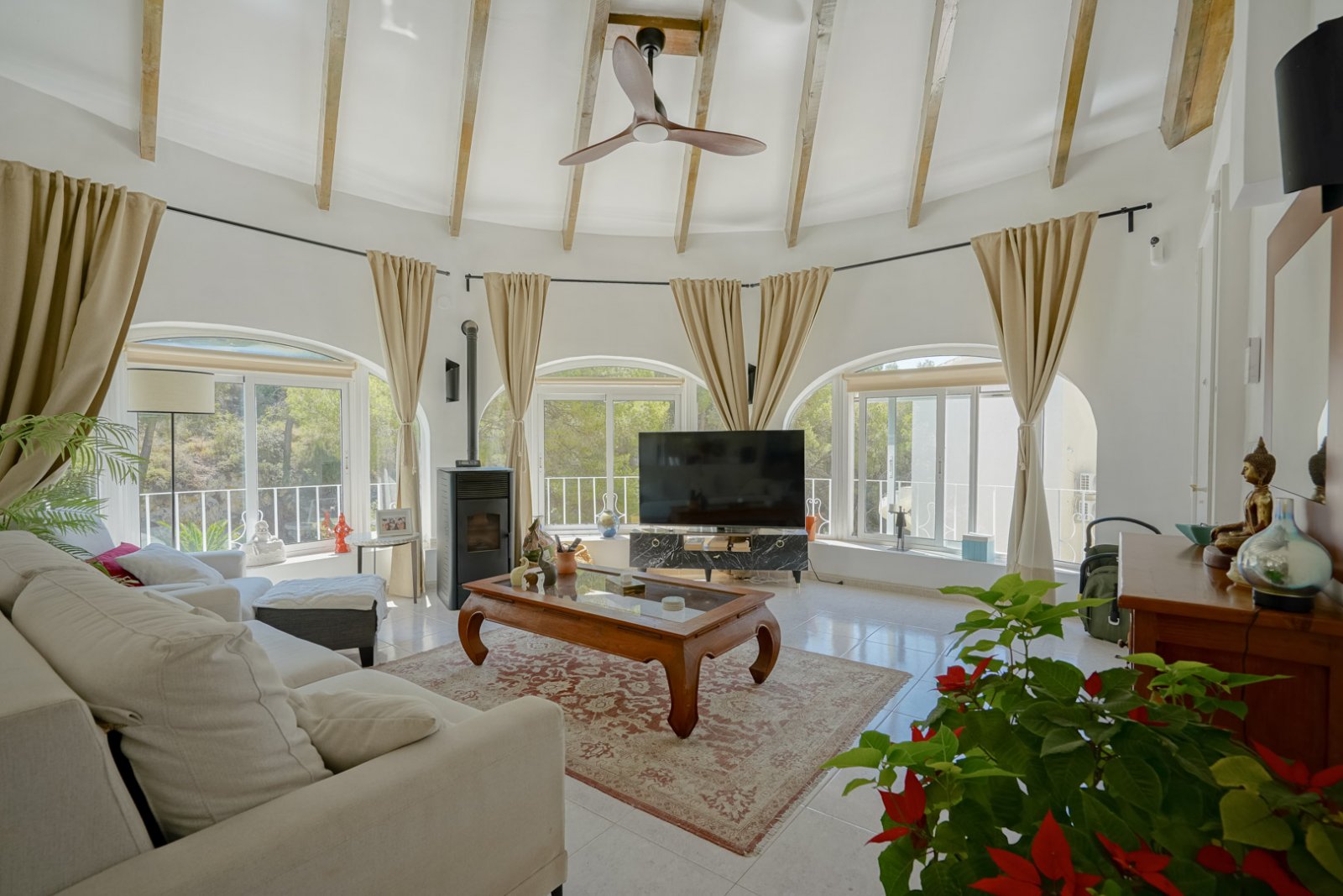 C4XY4540BEN Renovierte Villa mit geräumigem Gästehaus zum Verkauf in Benissa