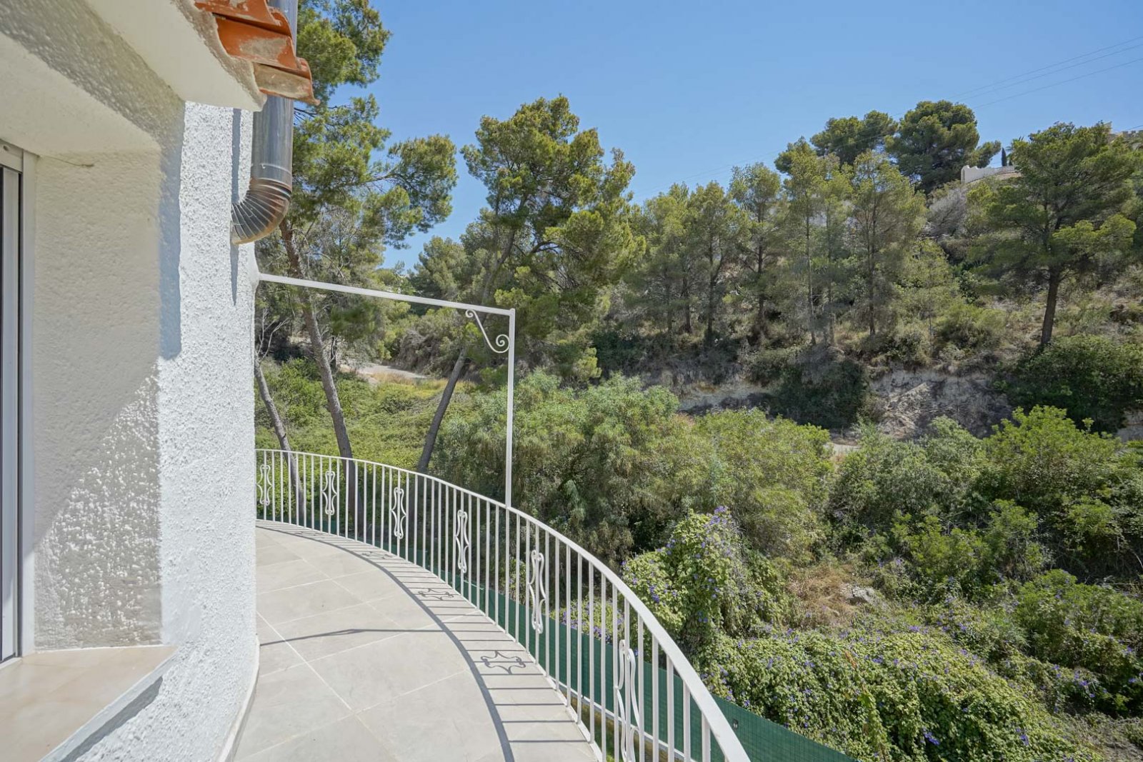 C4XY4540BEN Renovierte Villa mit geräumigem Gästehaus zum Verkauf in Benissa