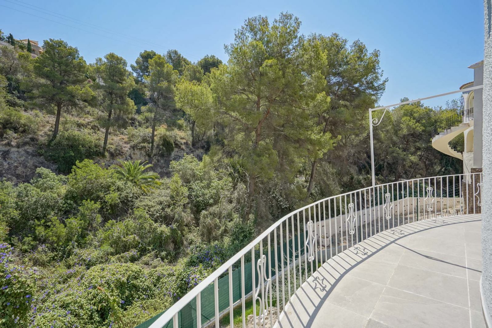 C4XY4540BEN Renovierte Villa mit geräumigem Gästehaus zum Verkauf in Benissa