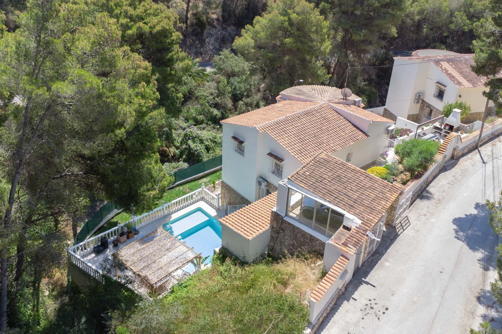 C4XY4540BEN Renovierte Villa mit geräumigem Gästehaus zum Verkauf in Benissa