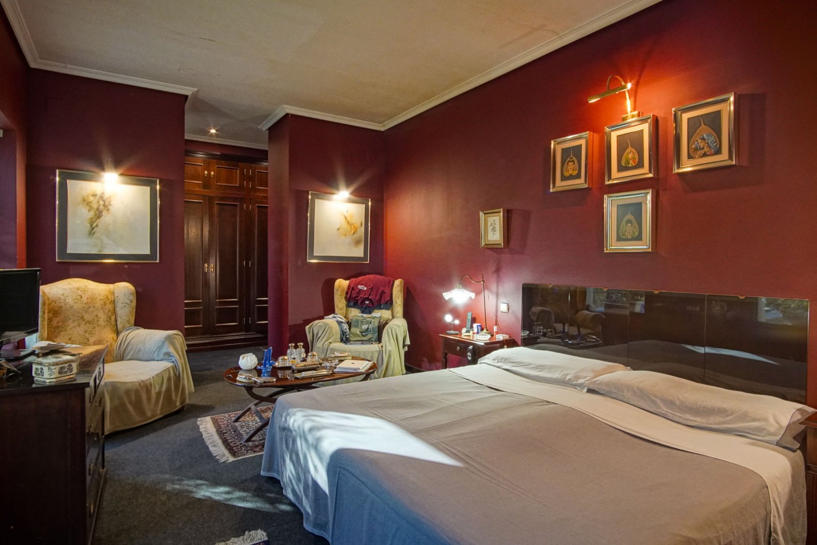 C3XY8287DEN Villa mit Pool zum Verkauf in Denia, mit teilweisem Blick auf die Berge und die Burg.