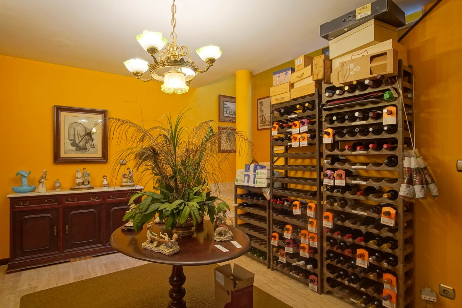 C3XY8287DEN Villa mit Pool zum Verkauf in Denia, mit teilweisem Blick auf die Berge und die Burg.