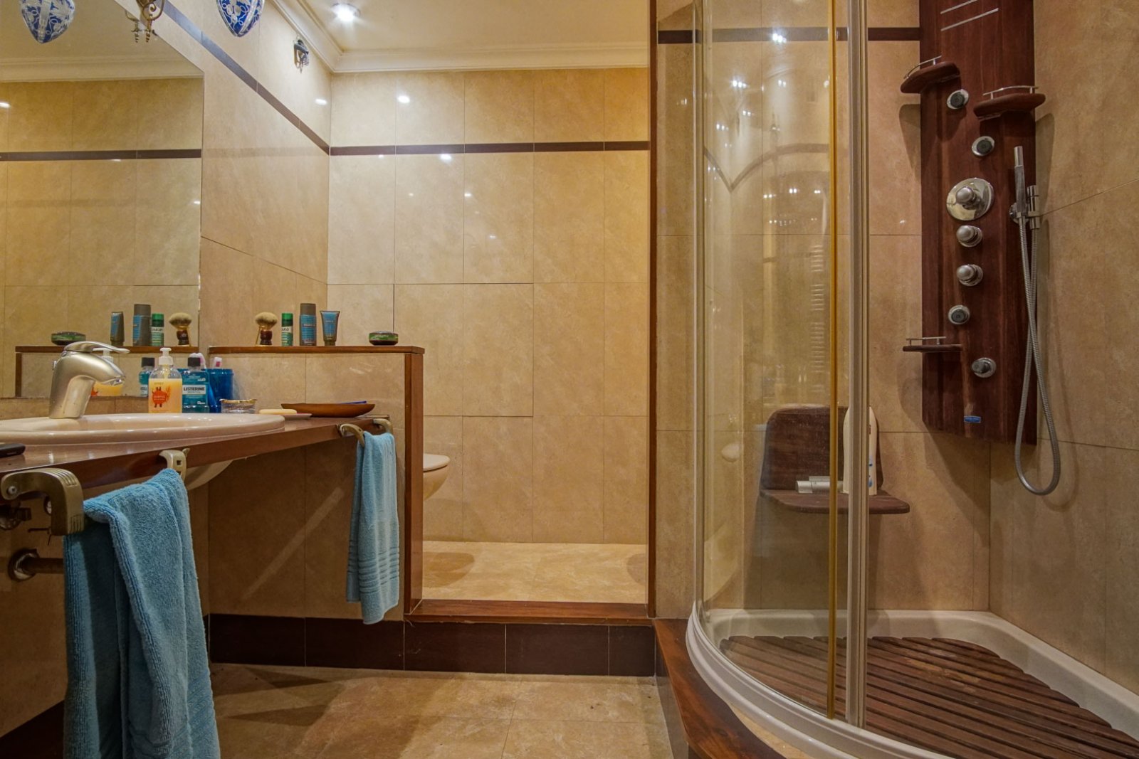 C3XY8287DEN Villa mit Pool zum Verkauf in Denia, mit teilweisem Blick auf die Berge und die Burg.