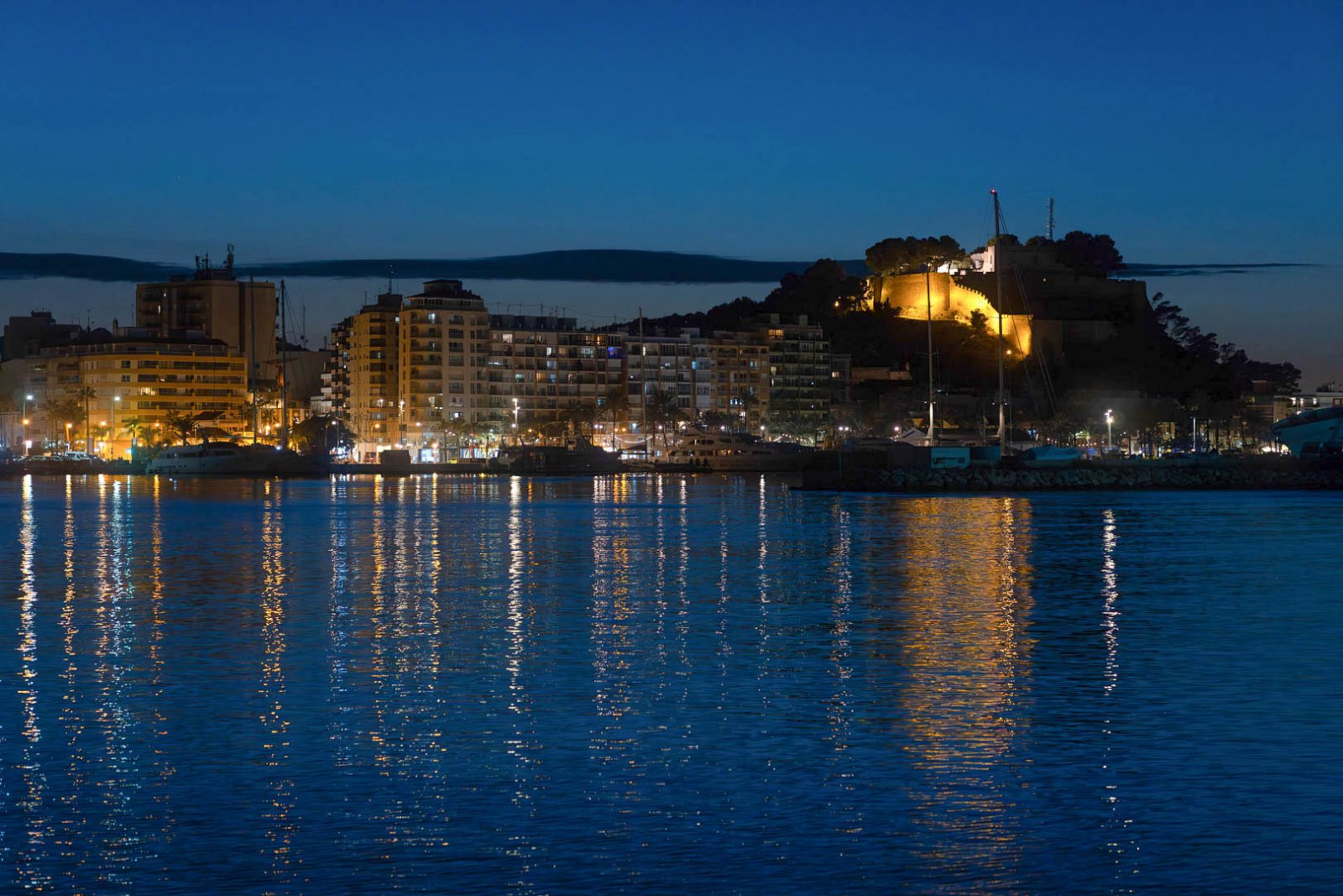 8289DEN Erdgeschosswohnung zum Verkauf in Denia, ganz in der Nähe des Zentrums, Las Rotas und des Yachthafens.