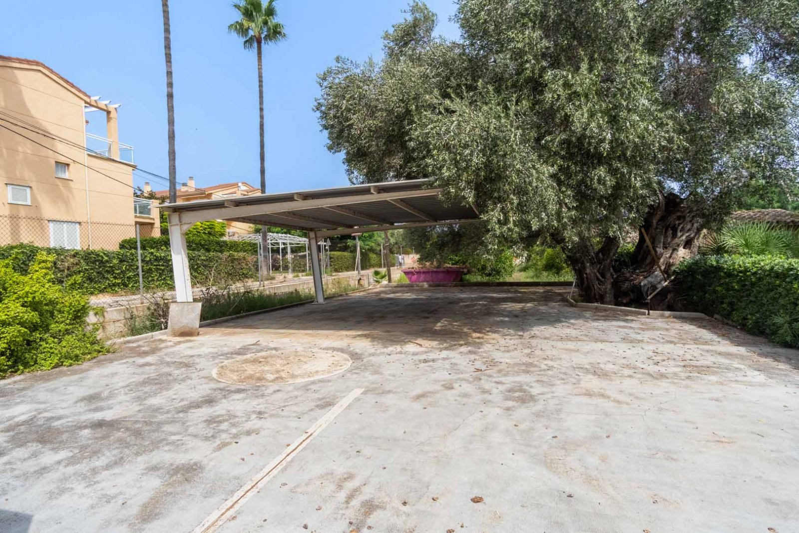 8290DEN Mediterrane Villa mit Pool, großem Grundstück, 550 m vom Strand entfernt und in der Nähe des Zentrums, zu verkaufen in Denia.
