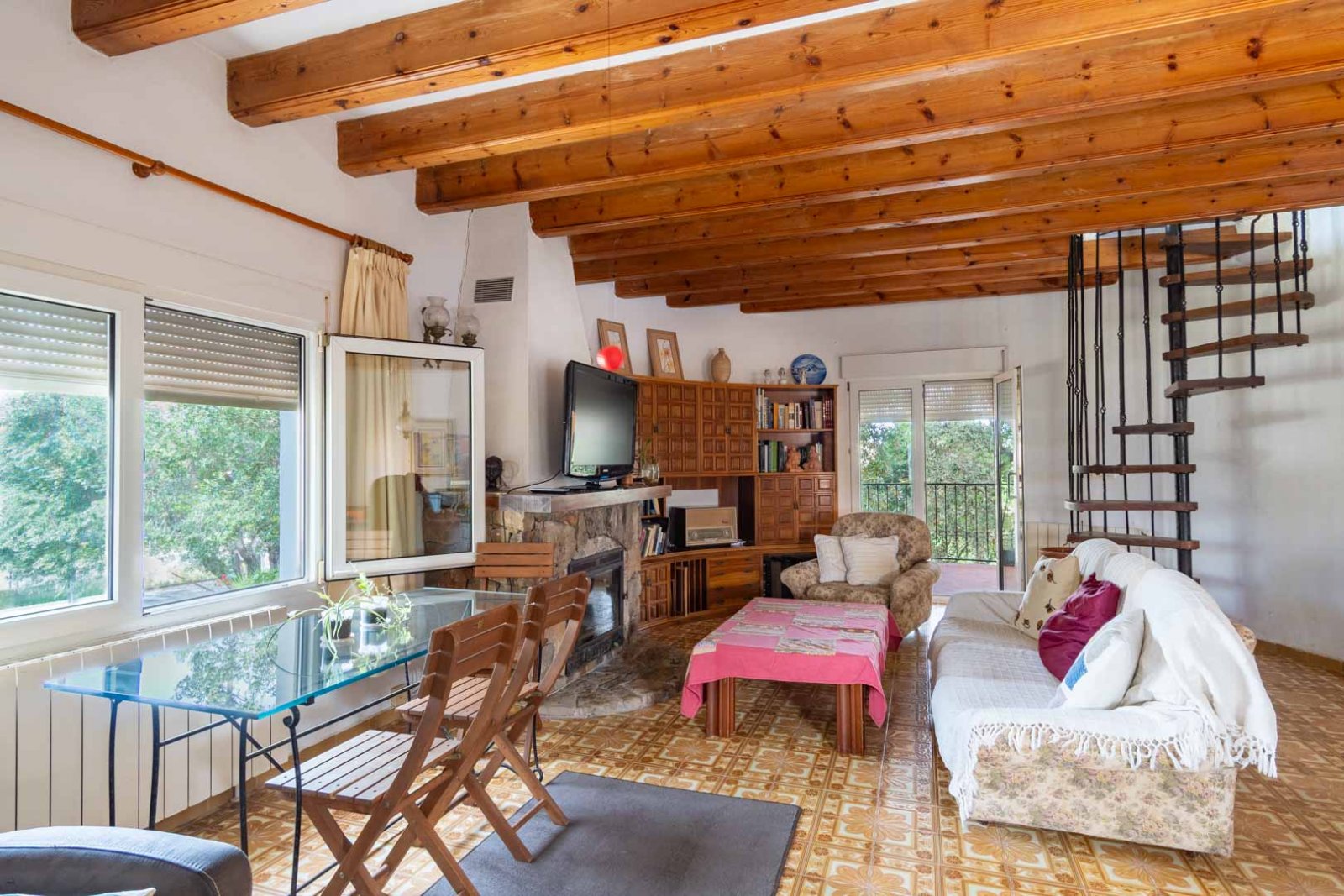 8290DEN Mediterrane Villa mit Pool, großem Grundstück, 550 m vom Strand entfernt und in der Nähe des Zentrums, zu verkaufen in Denia.