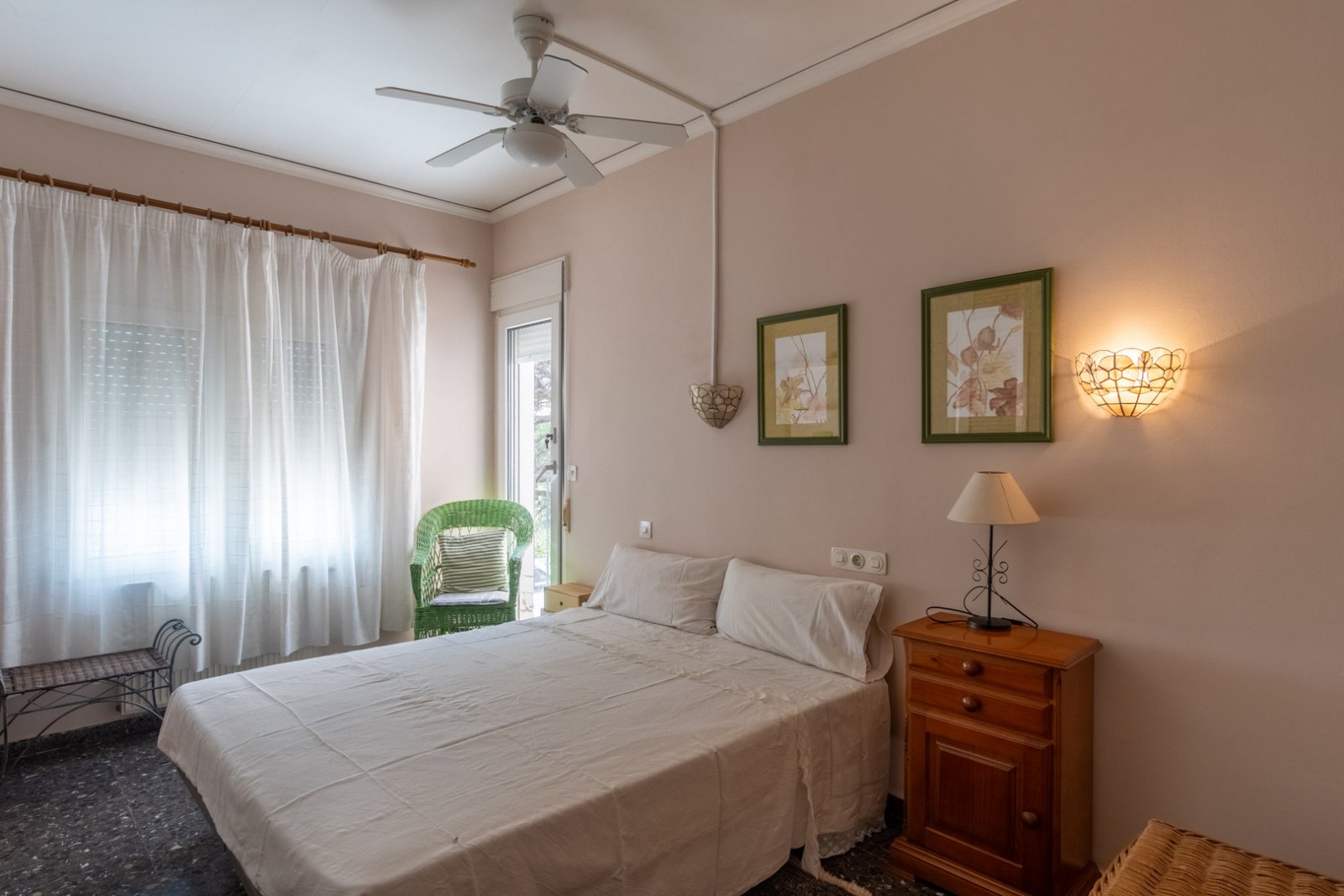 8290DEN Mediterrane Villa mit Pool, großem Grundstück, 550 m vom Strand entfernt und in der Nähe des Zentrums, zu verkaufen in Denia.