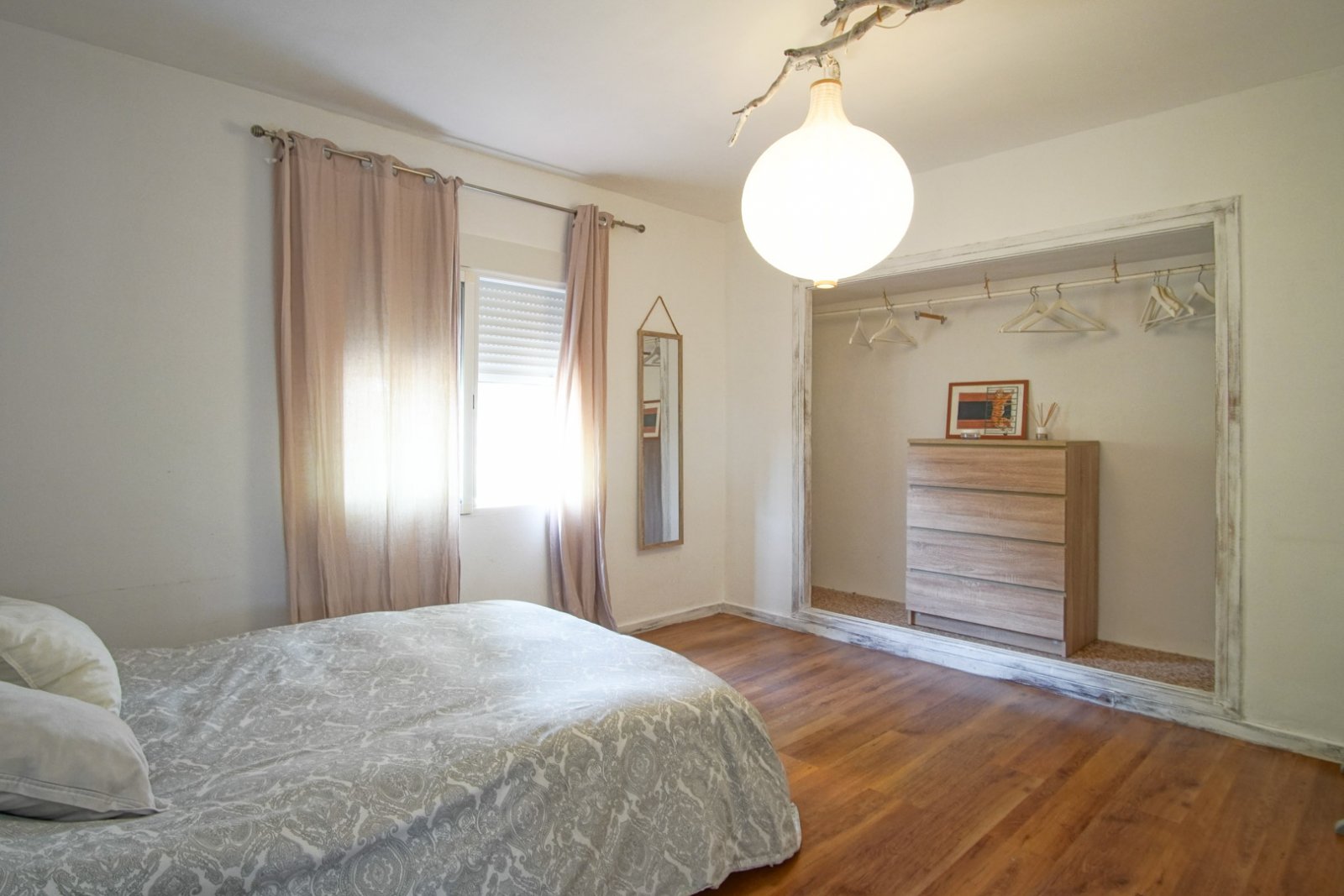 8293DEN Villa und Geschäft mit teilweisem Meerblick zu verkaufen in Las Rotas, Denia.