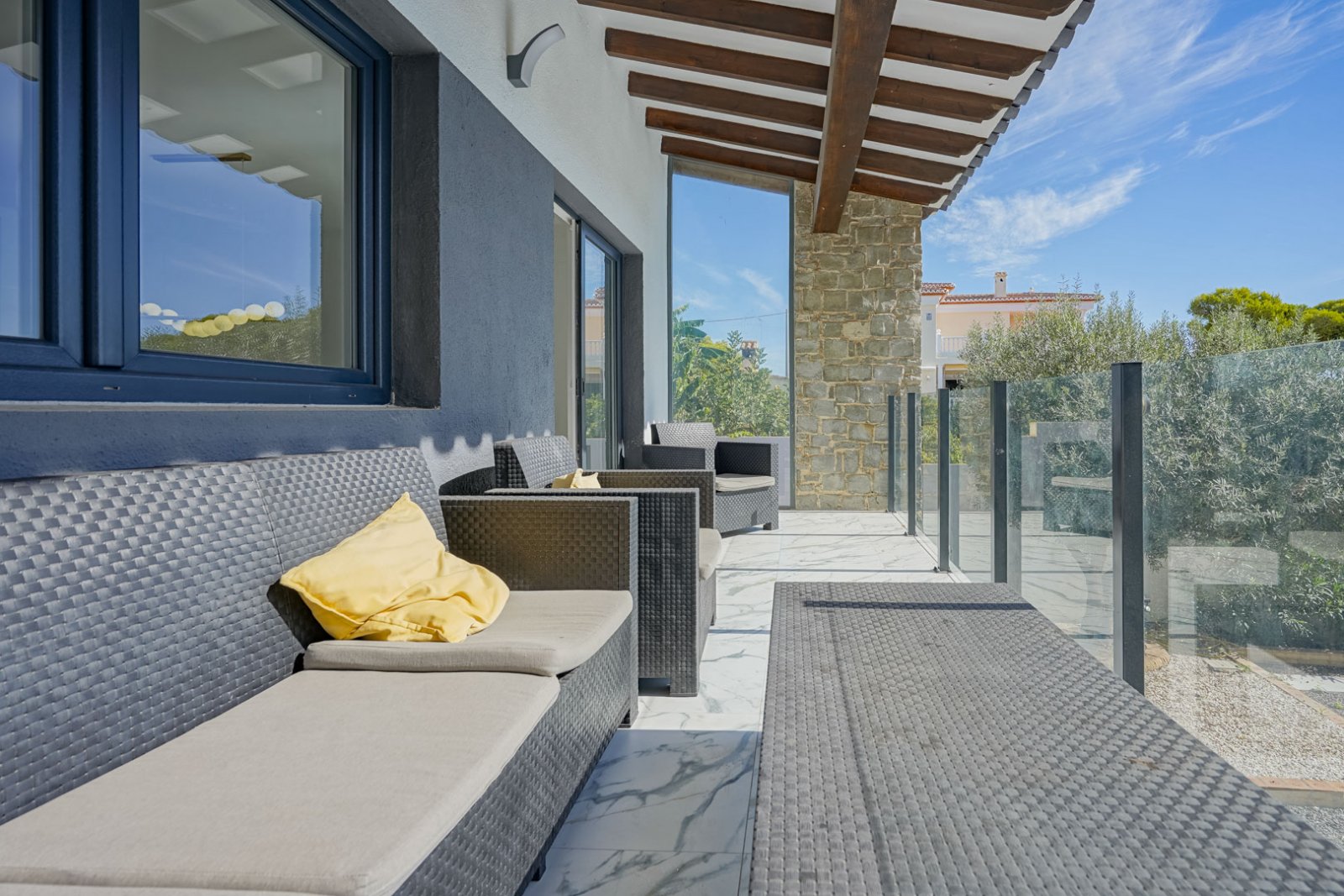 C3XY4574CAL Renovierte Villa mit 5 Schlafzimmern zu verkaufen, 500 m vom Strand und Zentrum von Calpe entfernt