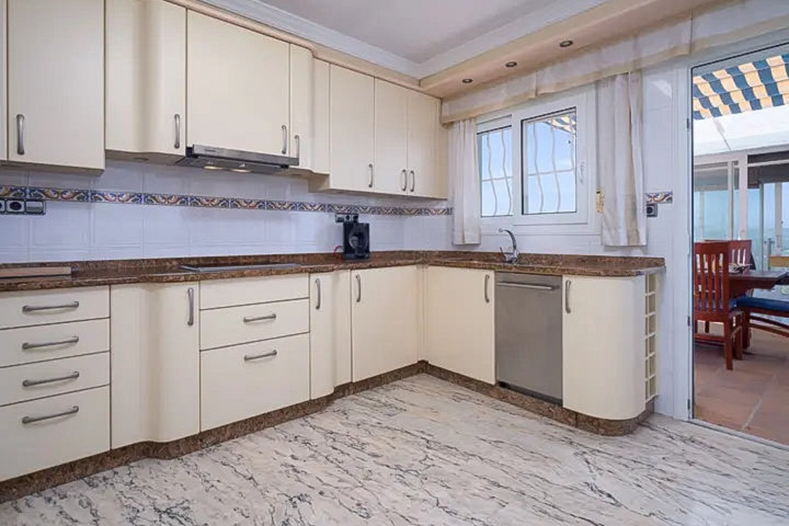 9001MOR Villa mit Pool und Meerblick in Moraira zu verkaufen.