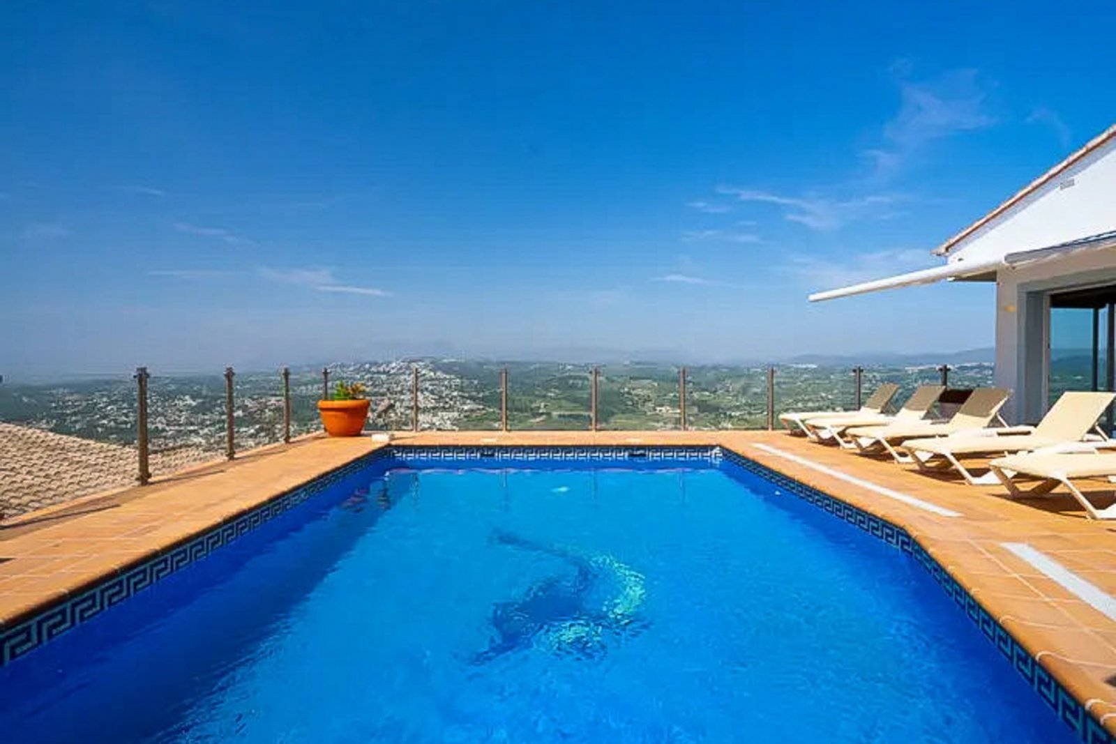 9001MOR Villa mit Pool und Meerblick in Moraira zu verkaufen.