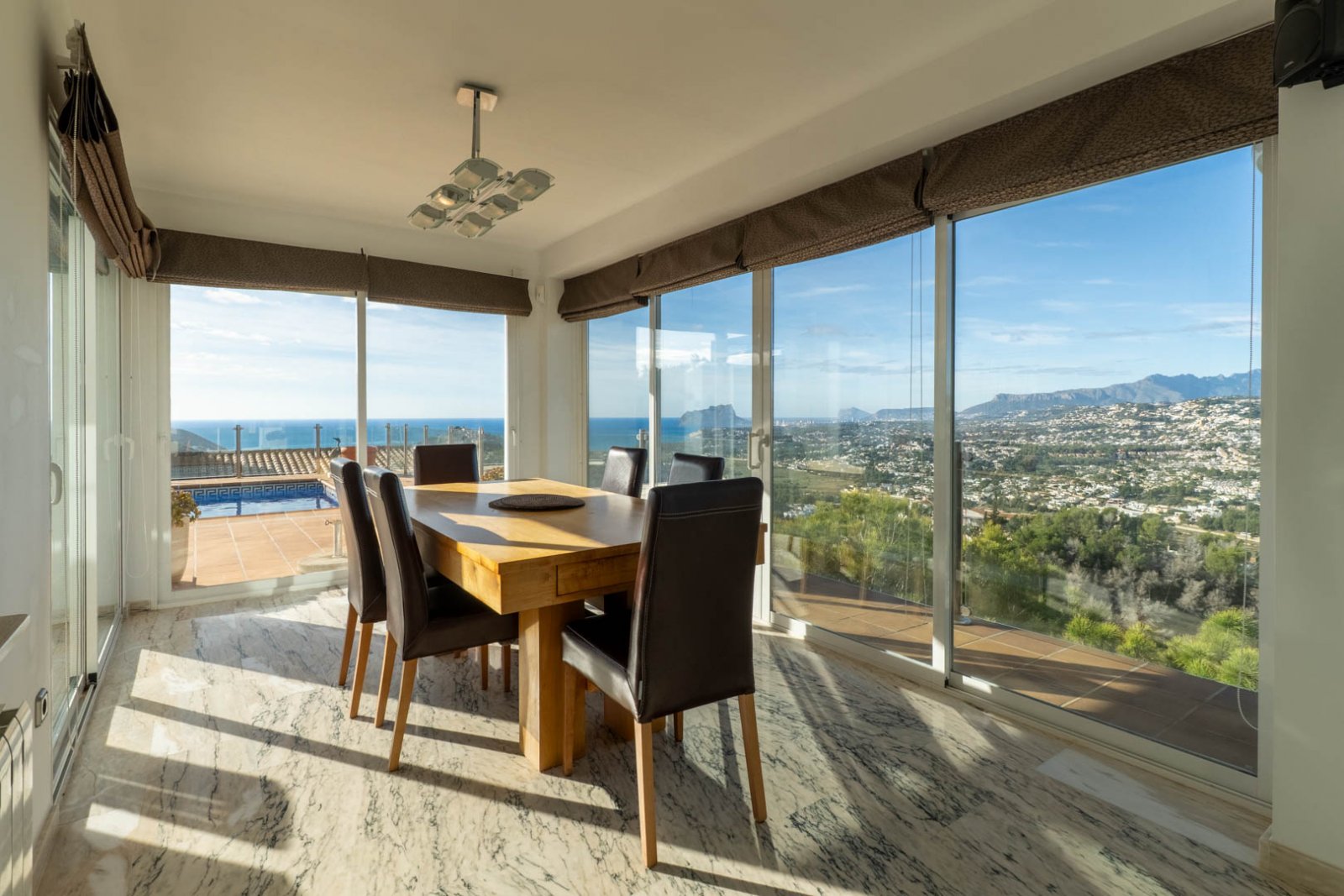 9001MOR Villa mit Pool und Meerblick in Moraira zu verkaufen.