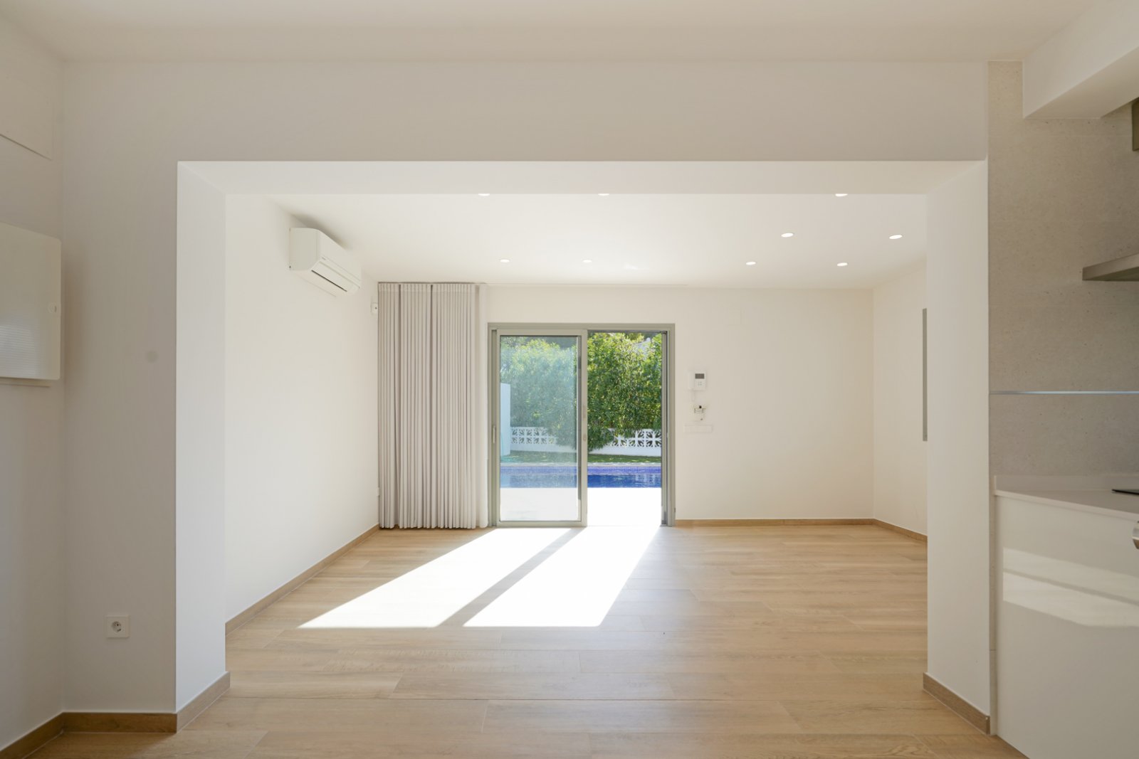 C4XY4581BEN Moderne Villa zum Verkauf in La Fustera Benissa