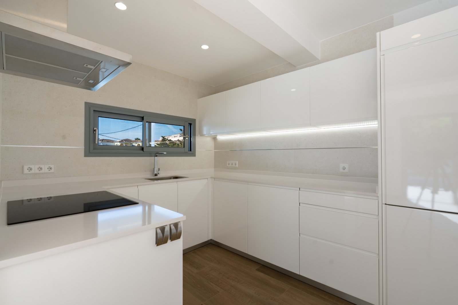 C4XY4581BEN Moderne Villa zum Verkauf in La Fustera Benissa