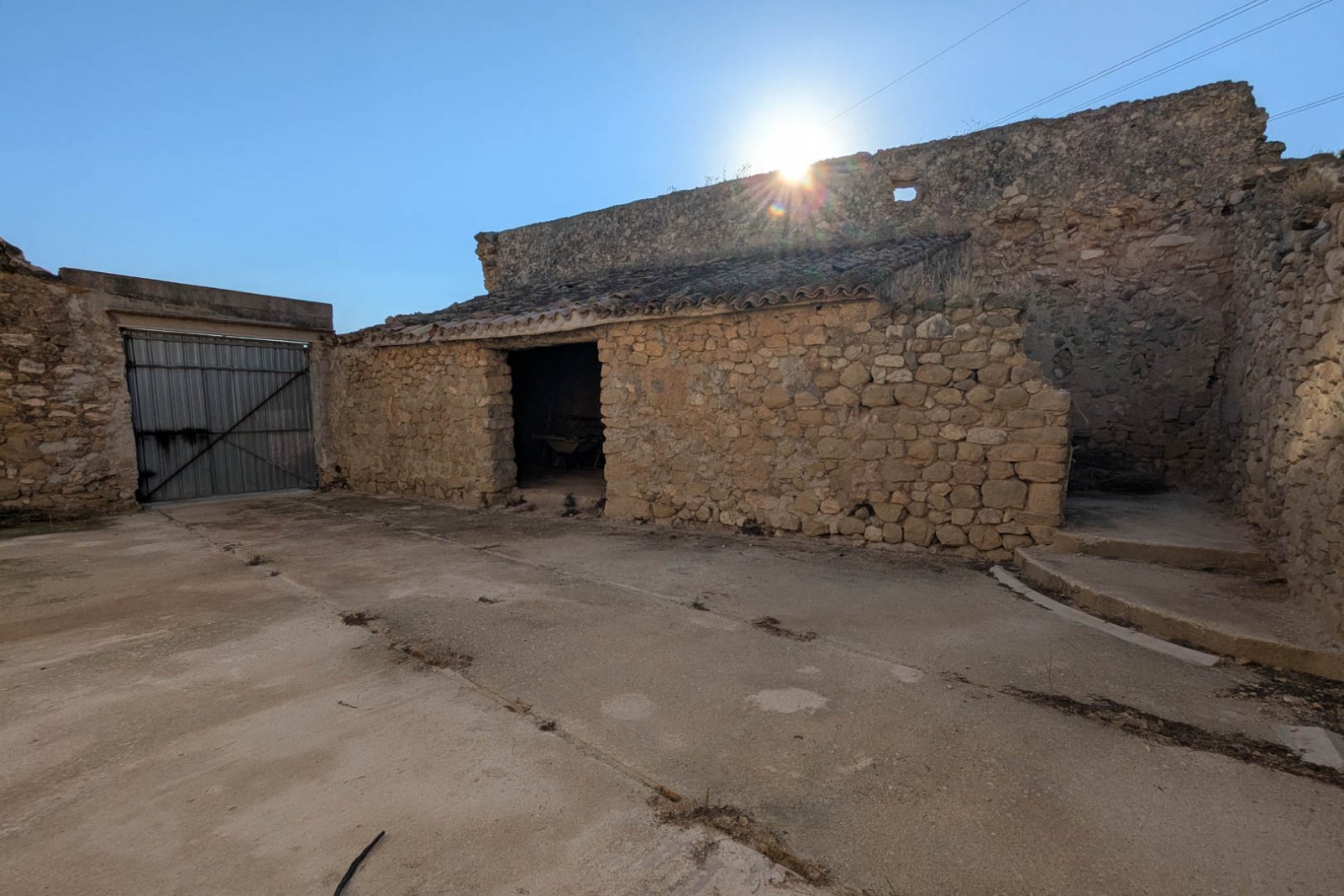 8307TEL Rustikales Doppelhaus zum Renovieren mit großem Grundstück in Teulada zu verkaufen.