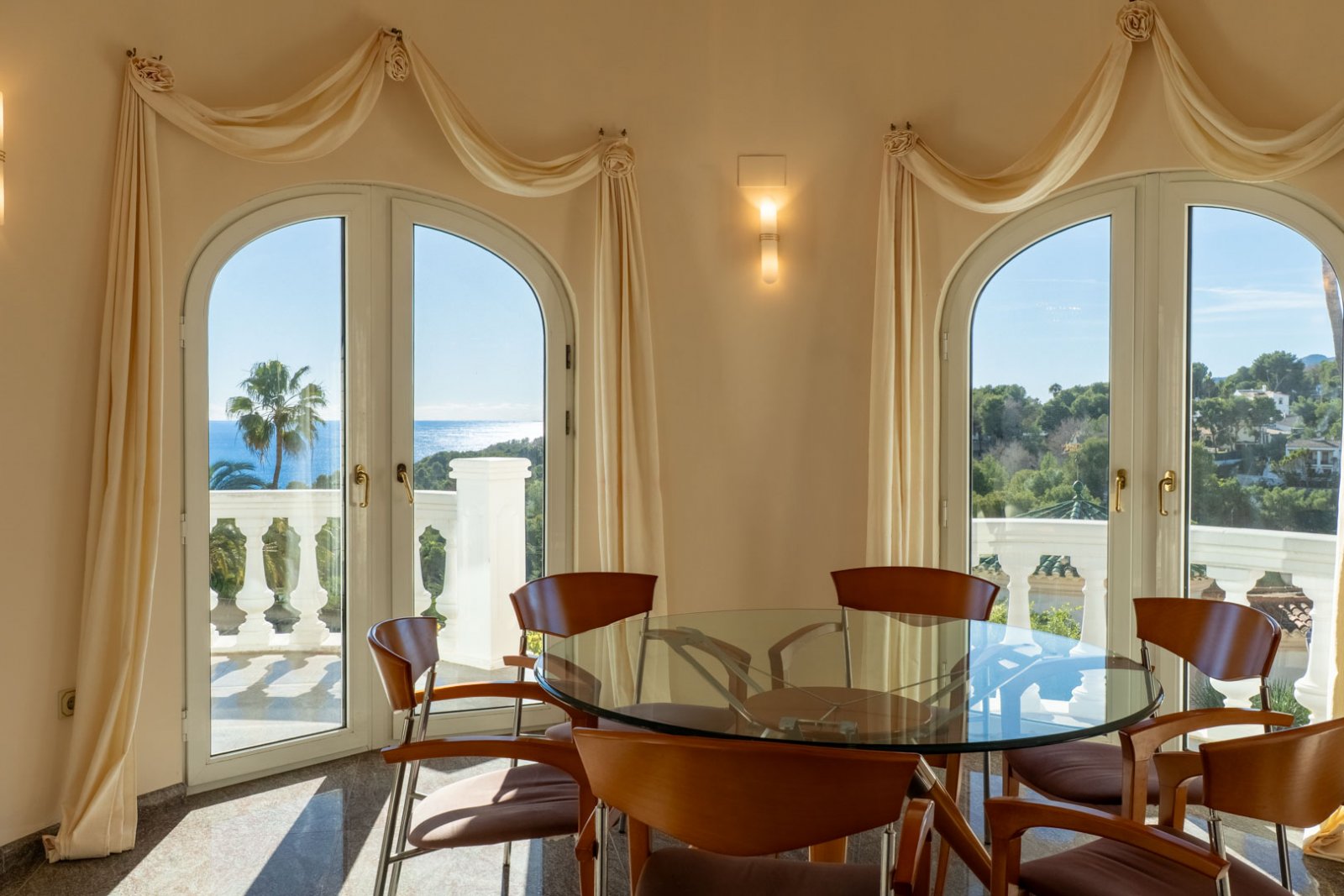 9006BEN Mediterrane Villa mit Panoramablick aufs Meer in Benissa zu verkaufen.