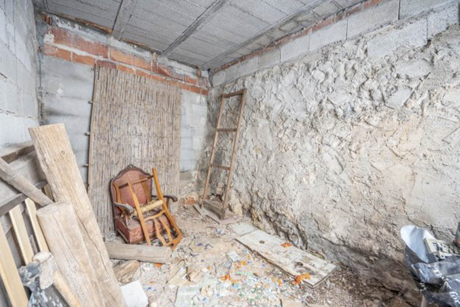 4154GAT Großes Grundstück mit halbfertiger Finca in Gata de Gorgos zu verkaufen