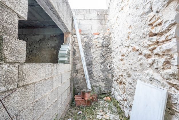 4154GAT Großes Grundstück mit halbfertiger Finca in Gata de Gorgos zu verkaufen