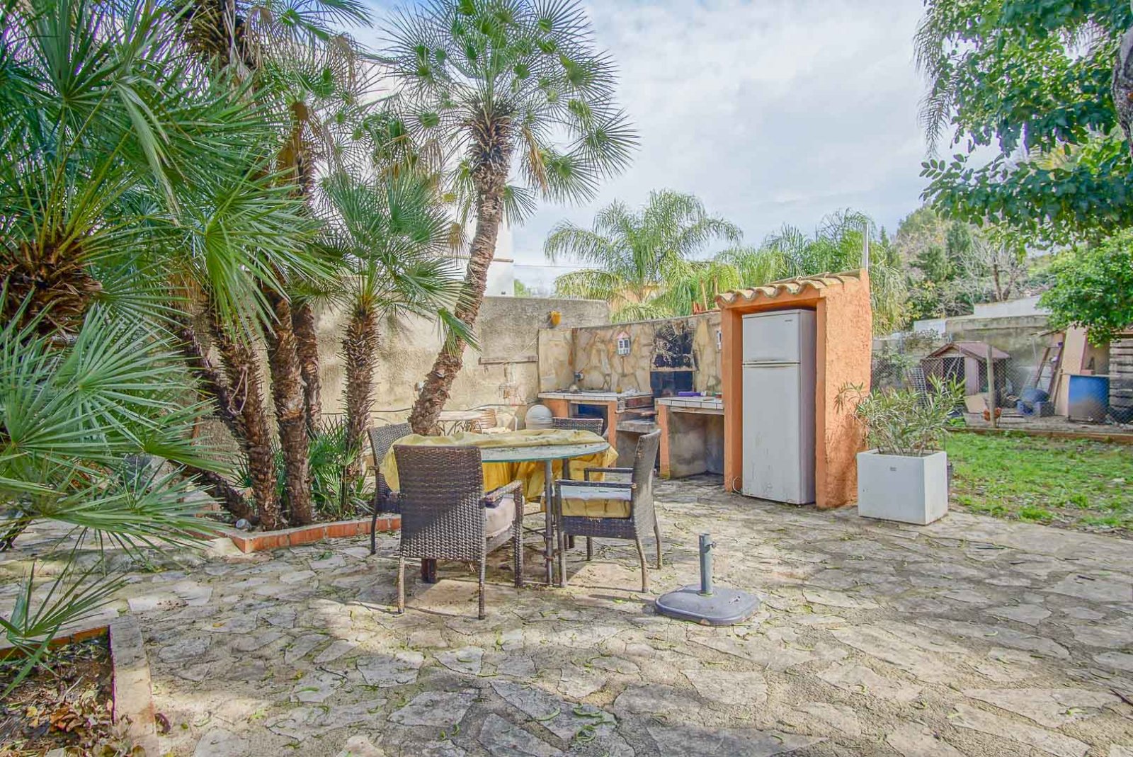 8234DEN Rustikale Villa mit unabhängigen Wohnungen zum Verkauf in Denia, mit Blick auf das Meer, die Berge und die Burg.