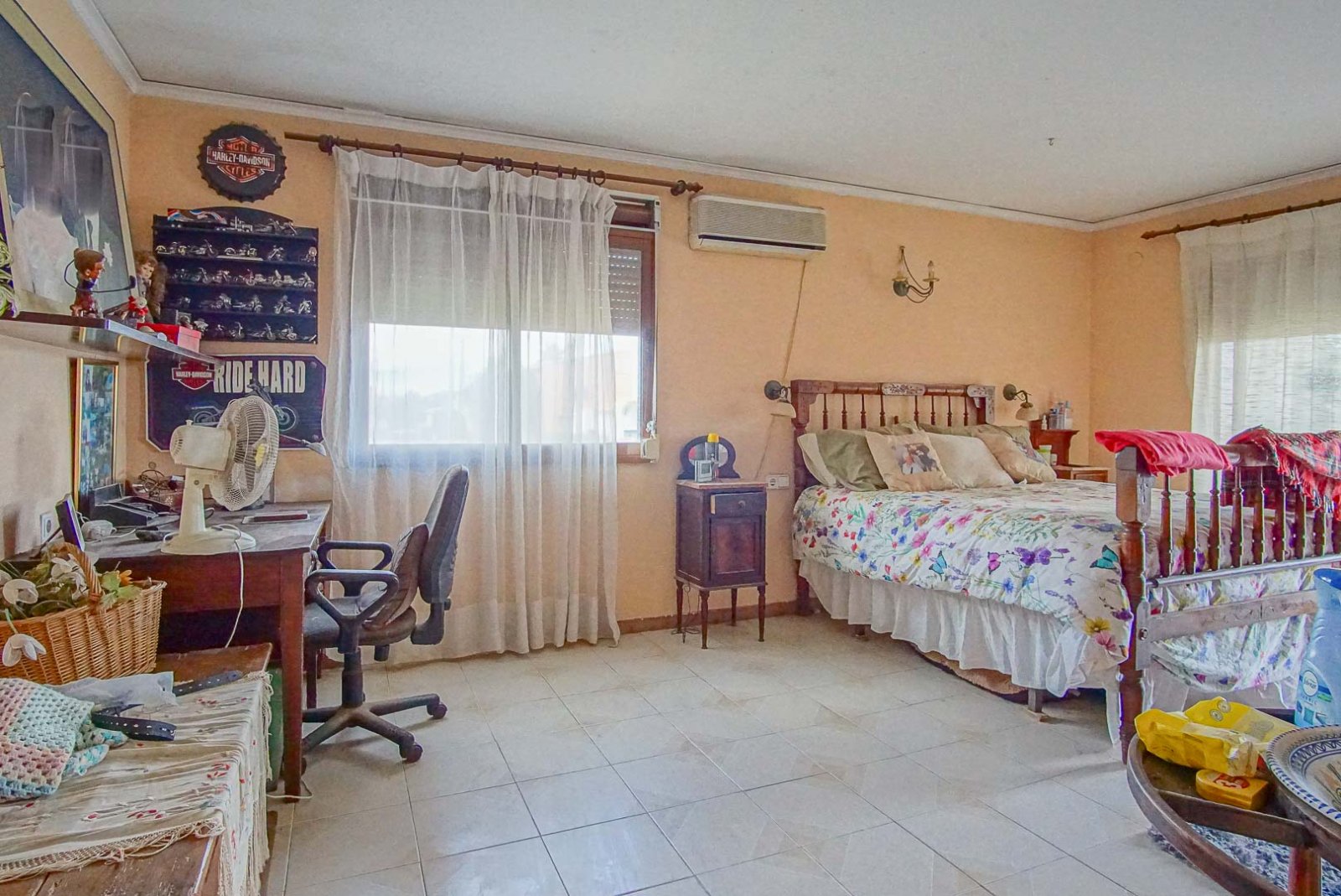 8234DEN Rustikale Villa mit unabhängigen Wohnungen zum Verkauf in Denia, mit Blick auf das Meer, die Berge und die Burg.