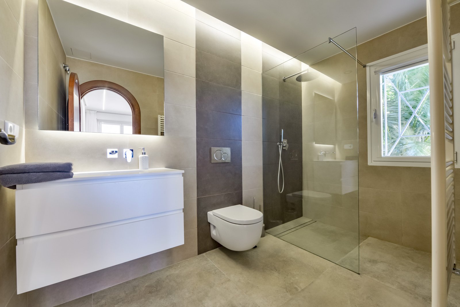 4495ALT Luxuriöse Villa mit Meerblick und geräumigem Gästehaus zum Verkauf in Sierra de Altea4495ALT Luxueuze villa met zeezicht en ruim gastenverblij