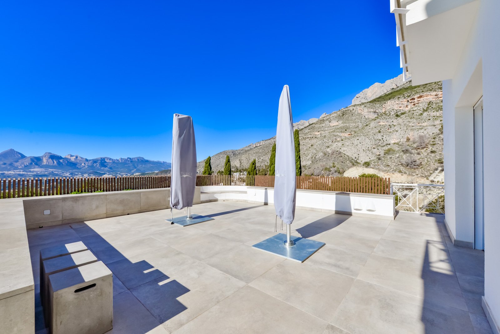 4495ALT Luxuriöse Villa mit Meerblick und geräumigem Gästehaus zum Verkauf in Sierra de Altea4495ALT Luxueuze villa met zeezicht en ruim gastenverblij