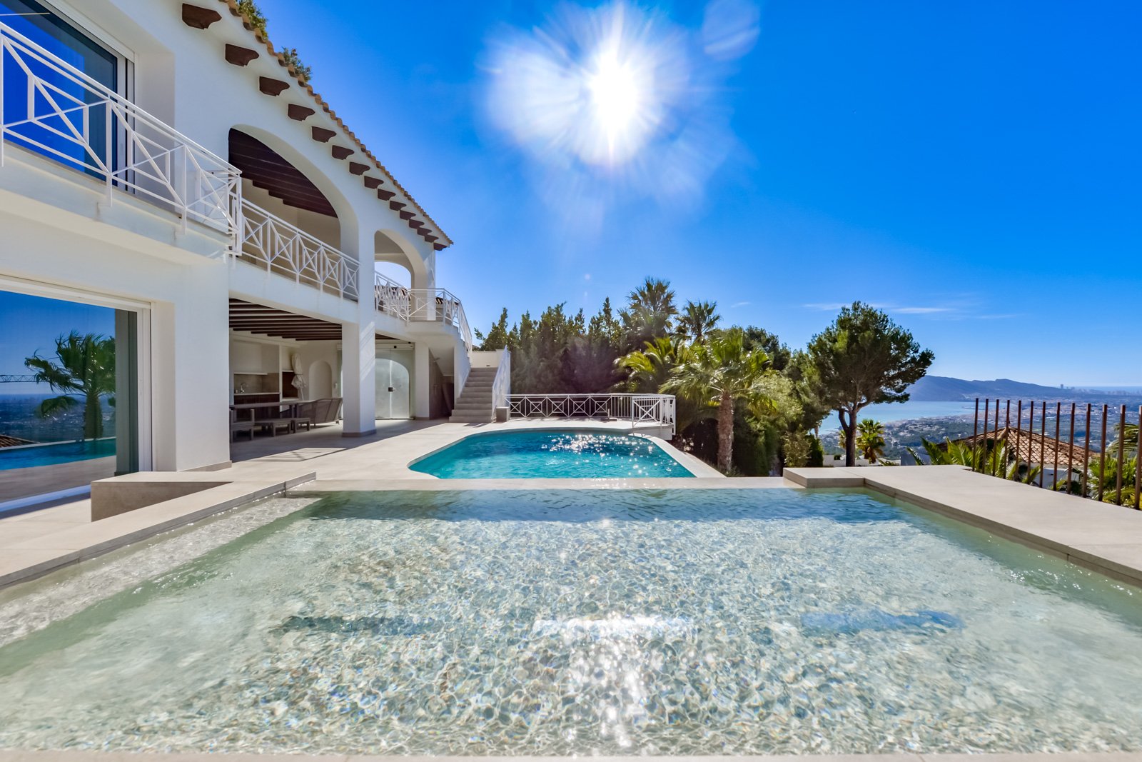 4495ALT Luxuriöse Villa mit Meerblick und geräumigem Gästehaus zum Verkauf in Sierra de Altea4495ALT Luxueuze villa met zeezicht en ruim gastenverblij