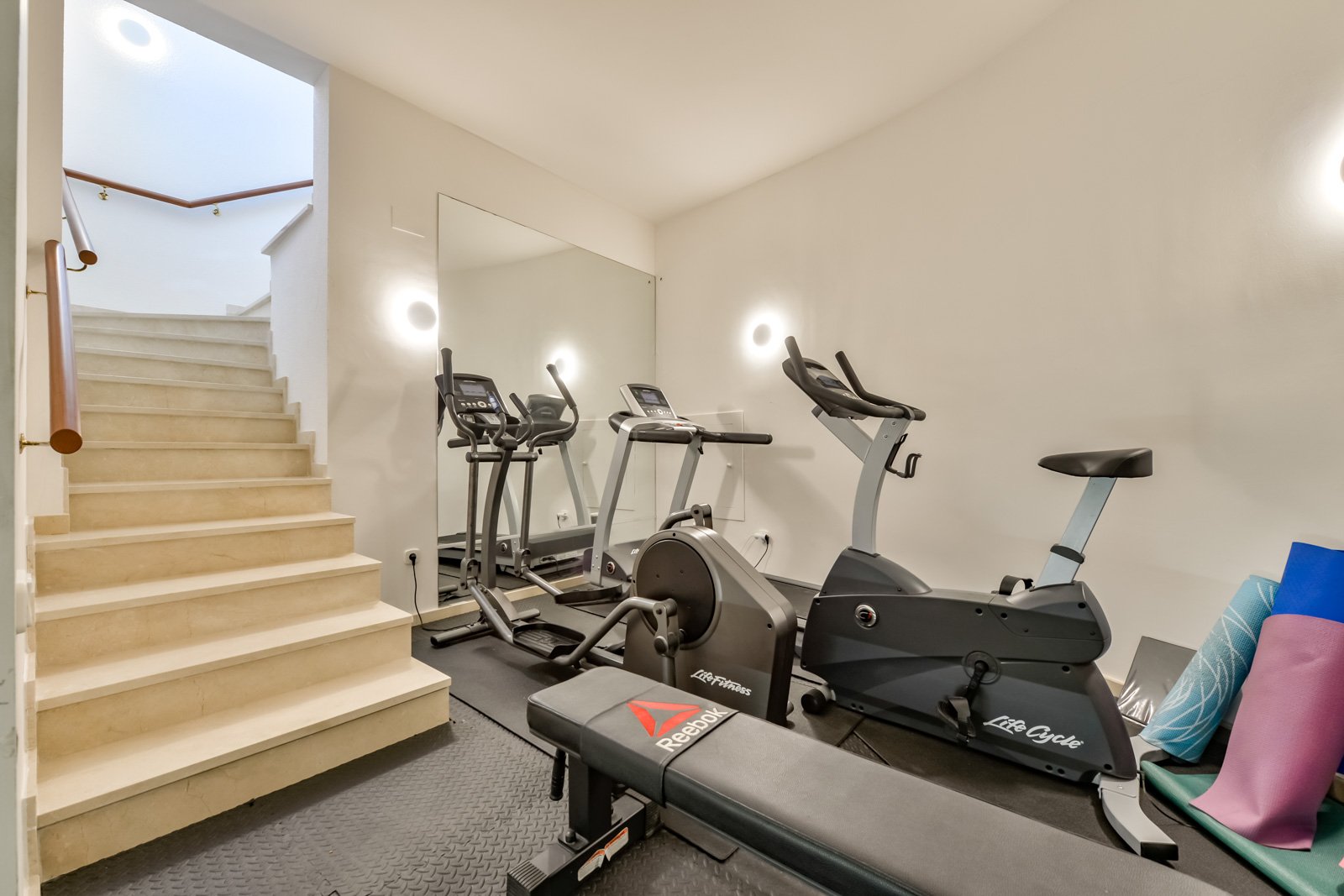 4495ALT Luxuriöse Villa mit Meerblick und geräumigem Gästehaus zum Verkauf in Sierra de Altea4495ALT Luxueuze villa met zeezicht en ruim gastenverblij