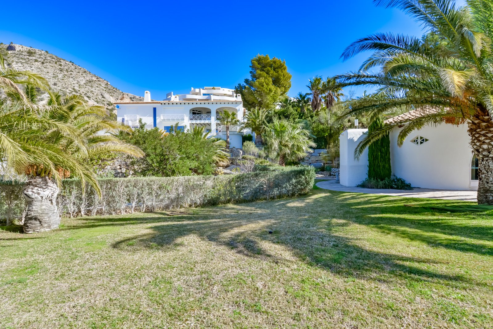 4495ALT Luxuriöse Villa mit Meerblick und geräumigem Gästehaus zum Verkauf in Sierra de Altea4495ALT Luxueuze villa met zeezicht en ruim gastenverblij