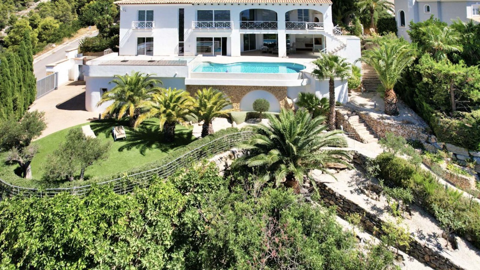 4495ALT Luxuriöse Villa mit Meerblick und geräumigem Gästehaus zum Verkauf in Sierra de Altea4495ALT Luxueuze villa met zeezicht en ruim gastenverblij
