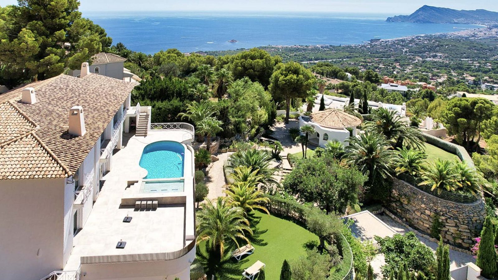 4495ALT Luxuriöse Villa mit Meerblick und geräumigem Gästehaus zum Verkauf in Sierra de Altea4495ALT Luxueuze villa met zeezicht en ruim gastenverblij