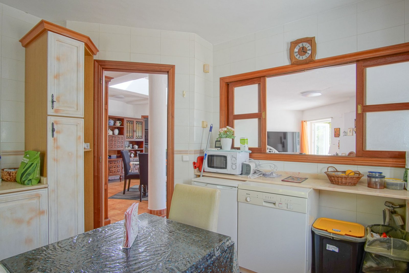 8256ALT Mediterrane Villa mit Teilblick auf das Meer und die Berge zum Verkauf in Altea.